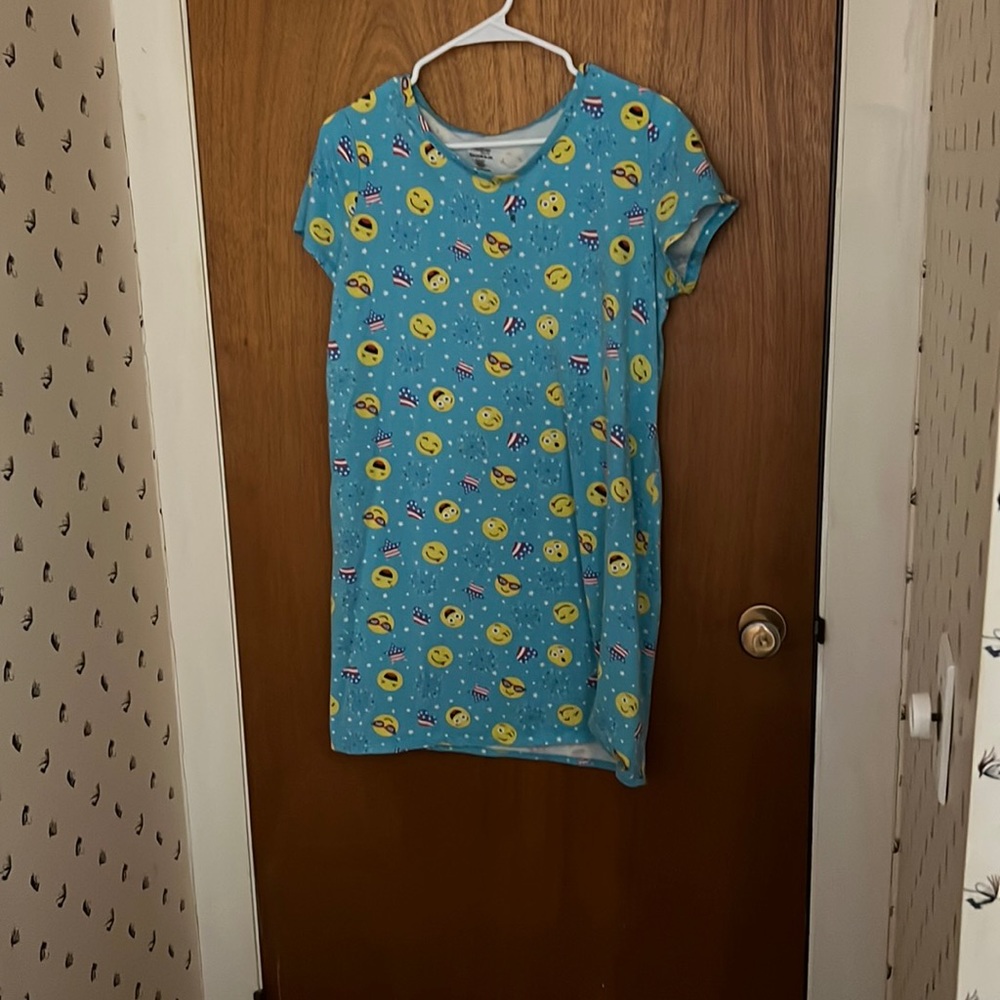 Short sleeve emoji nightgown